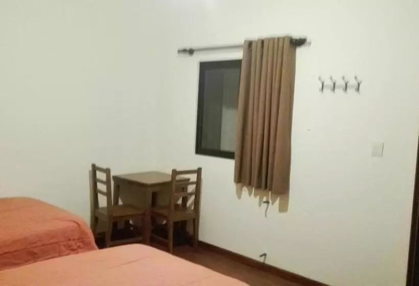هتل Piedra Blanca Backpackers Hostel