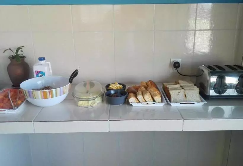 هتل Piedra Blanca Backpackers Hostel