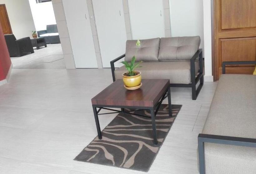 هتل Piedra Blanca Backpackers Hostel