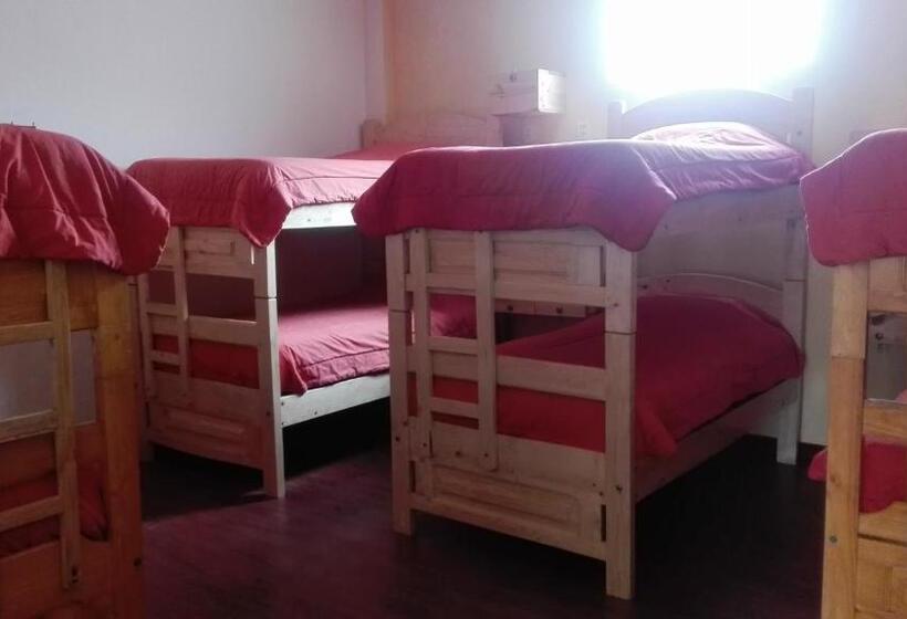 هتل Piedra Blanca Backpackers Hostel