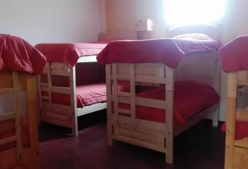 هتل Piedra Blanca Backpackers Hostel