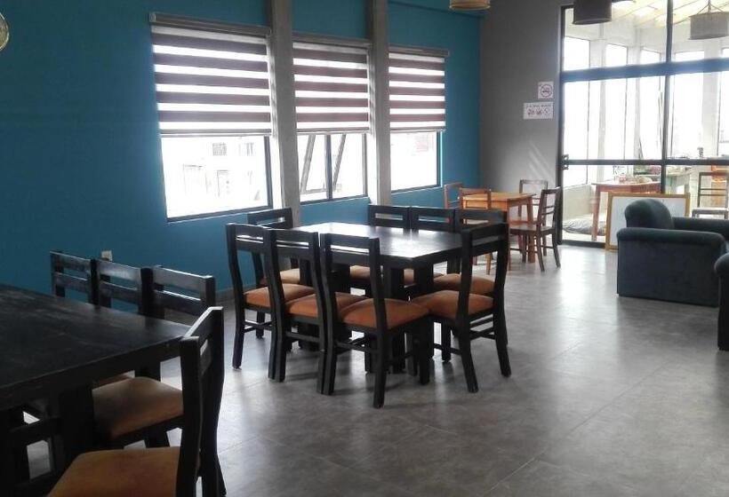 هتل Piedra Blanca Backpackers Hostel