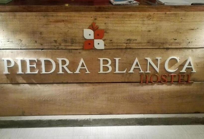 هتل Piedra Blanca Backpackers Hostel