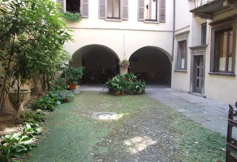 تختخواب و صبحانه La Stufa Rossa