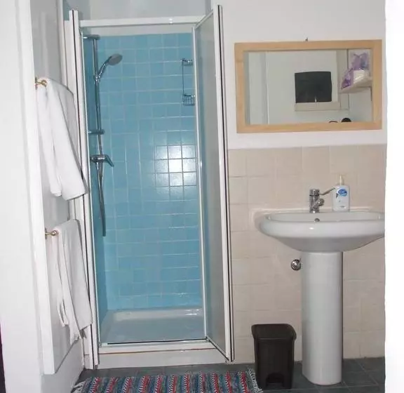 تختخواب و صبحانه La Stufa Rossa