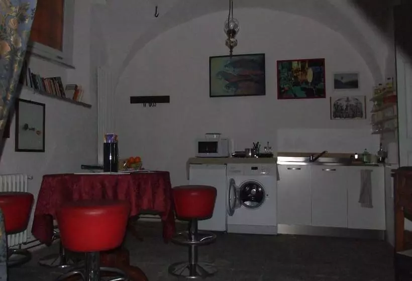 تختخواب و صبحانه La Stufa Rossa