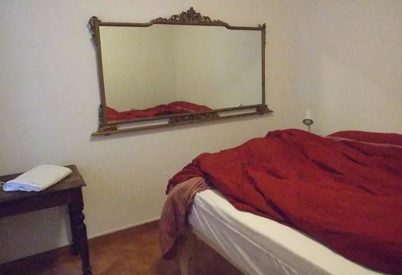 تختخواب و صبحانه La Stufa Rossa