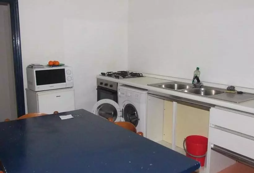 تختخواب و صبحانه La Stufa Rossa