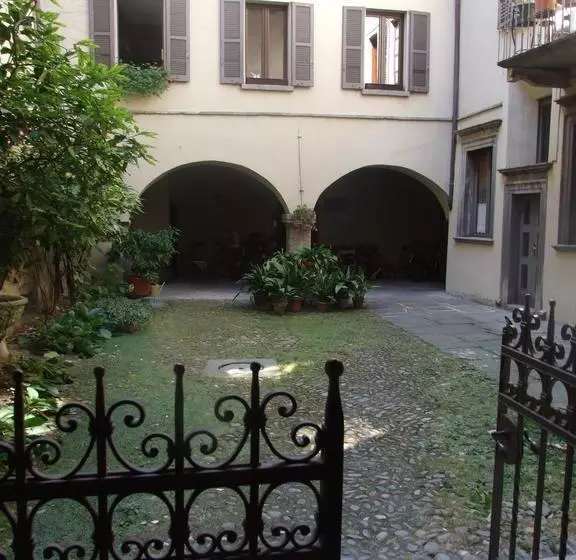 تختخواب و صبحانه La Stufa Rossa