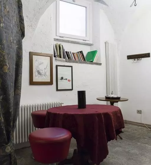 تختخواب و صبحانه La Stufa Rossa