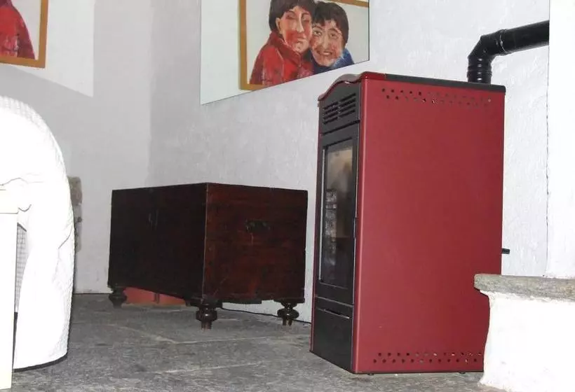 تختخواب و صبحانه La Stufa Rossa