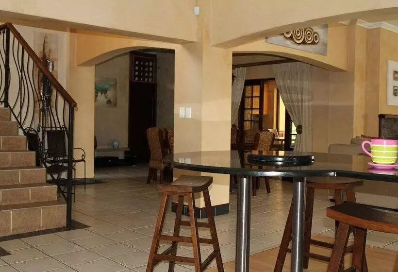 Aamiaismajoitus (B&B) La Villa Rosa