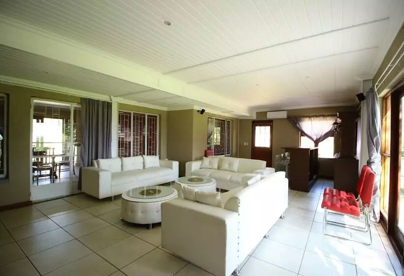 Aamiaismajoitus (B&B) La Villa Rosa