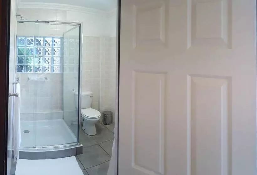 Aamiaismajoitus (B&B) La Villa Rosa