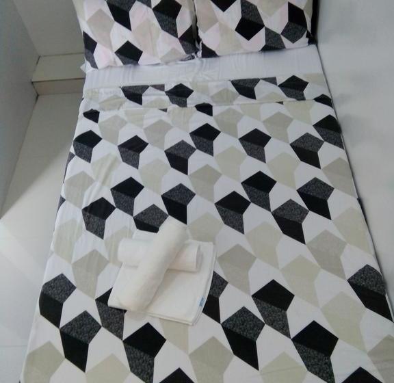 בית מלון כפרי Chelle S Apartelle  Inn