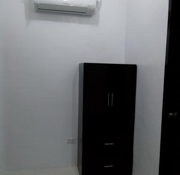 בית מלון כפרי Chelle S Apartelle  Inn