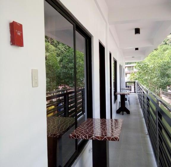 בית מלון כפרי Chelle S Apartelle  Inn