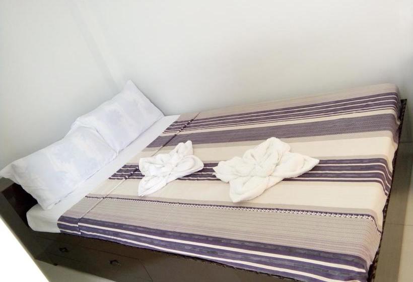 בית מלון כפרי Chelle S Apartelle  Inn