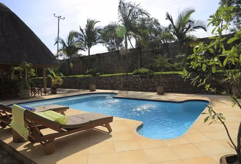 هتل Entebbe Palm
