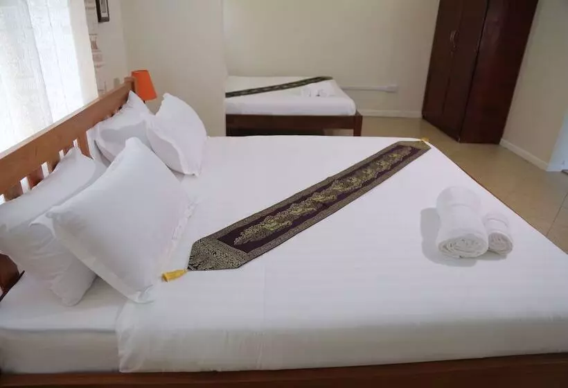هتل Entebbe Palm