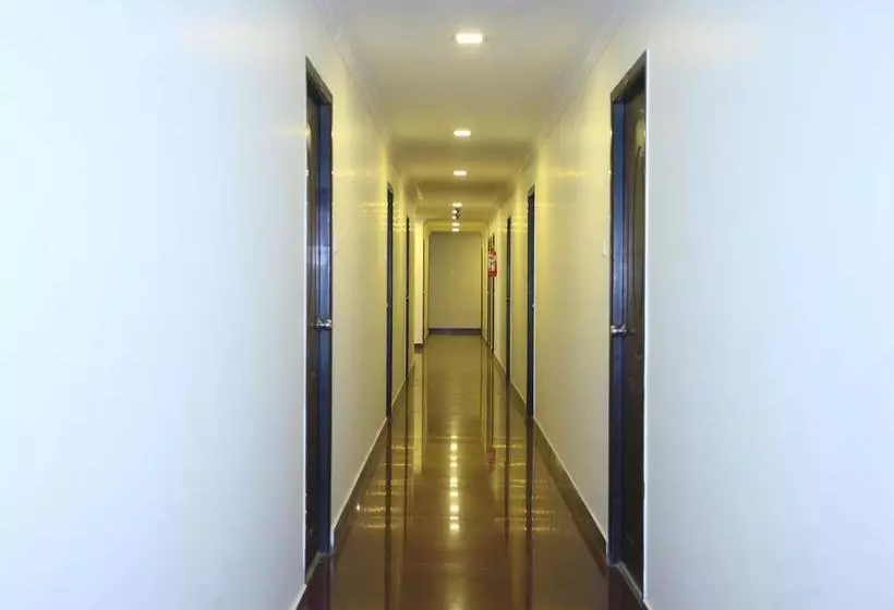 Hotelli Oyo 10465 Koyambedu Chennai