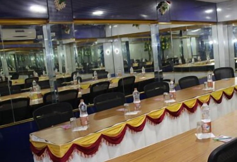 فندق Suradeep Residency