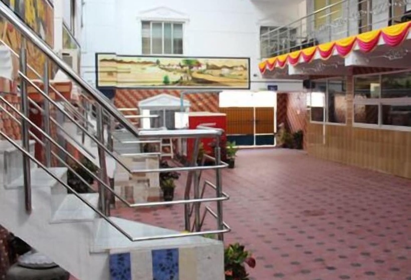 فندق Suradeep Residency