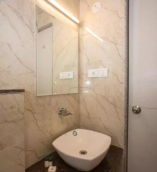 Oyo 10939 Hotel Sangam