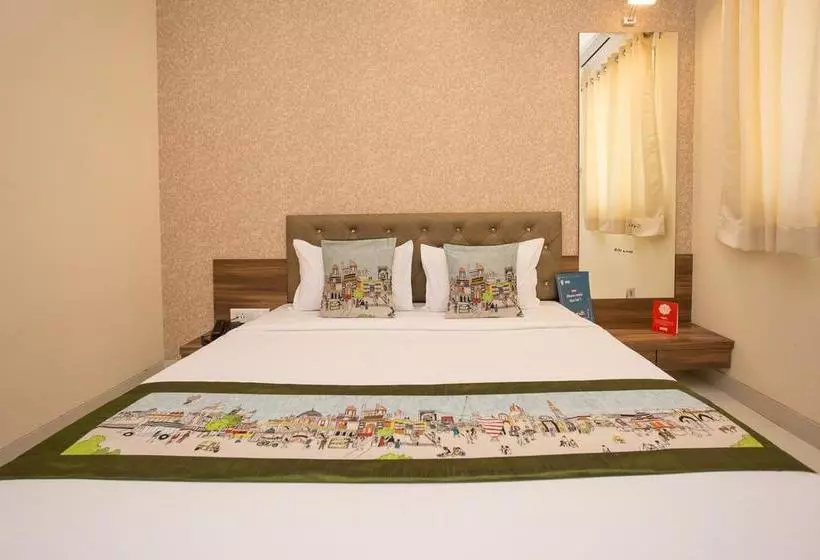 Oyo 10939 Hotel Sangam