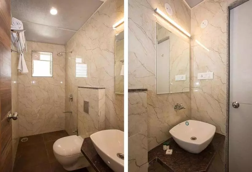 Oyo 10939 Hotel Sangam