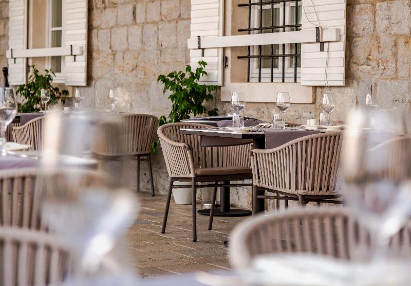 استراحتگاه Lazure Hotel & Marina