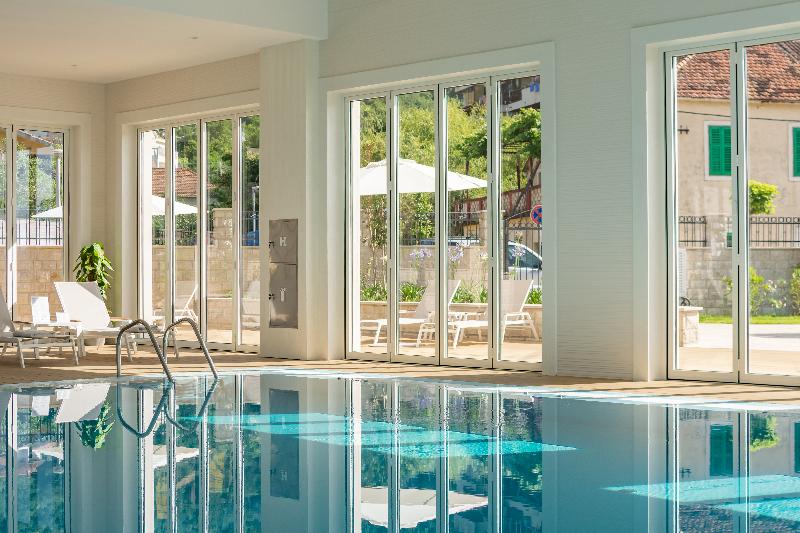 استراحتگاه Lazure Hotel & Marina