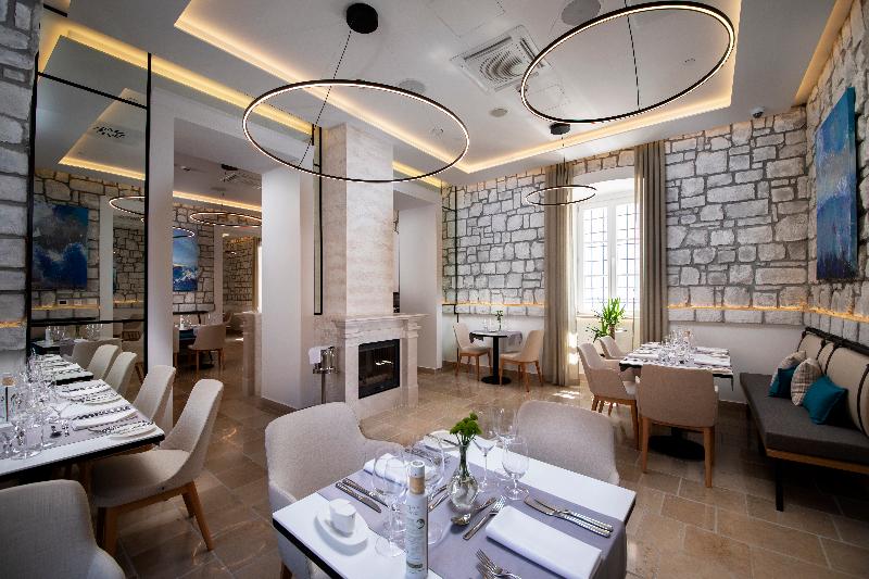 استراحتگاه Lazure Hotel & Marina