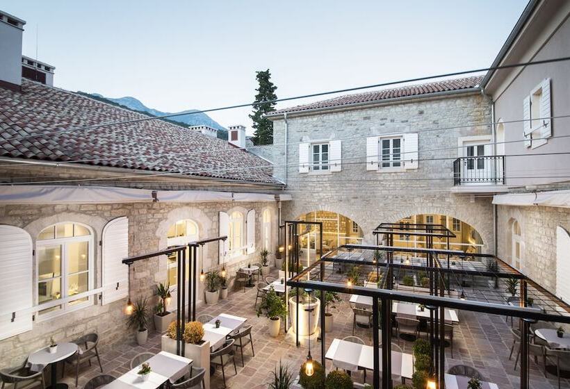 استراحتگاه Lazure Hotel & Marina