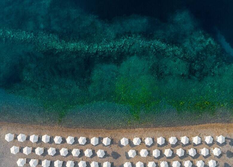 استراحتگاه Lazure Hotel & Marina