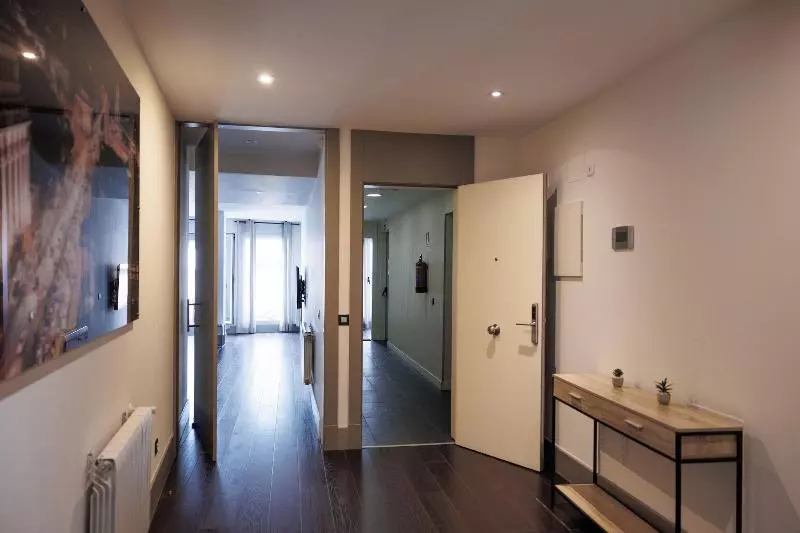 هتل Gran Via Suites