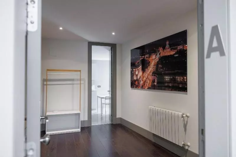 هتل Gran Via Suites
