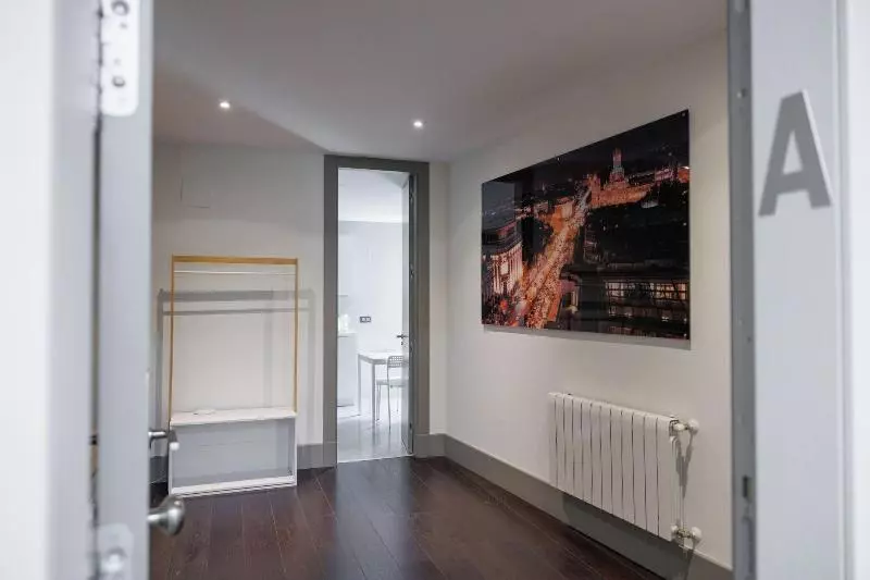 هتل Gran Via Suites