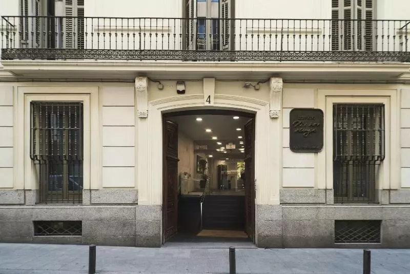 هتل Gran Via Suites