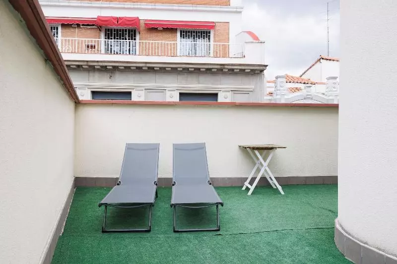هتل Gran Via Suites