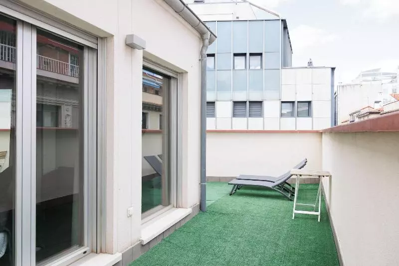 هتل Gran Via Suites