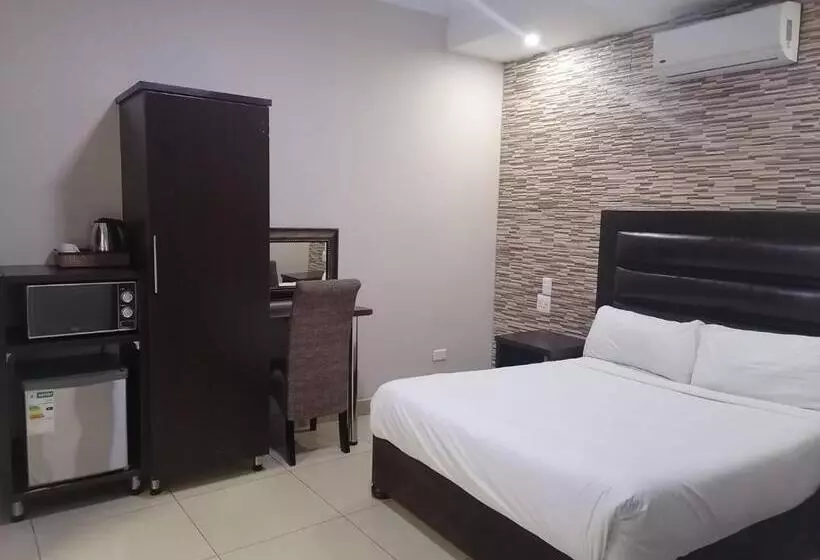 Bayside Hotel & Self Catering 110 West Street