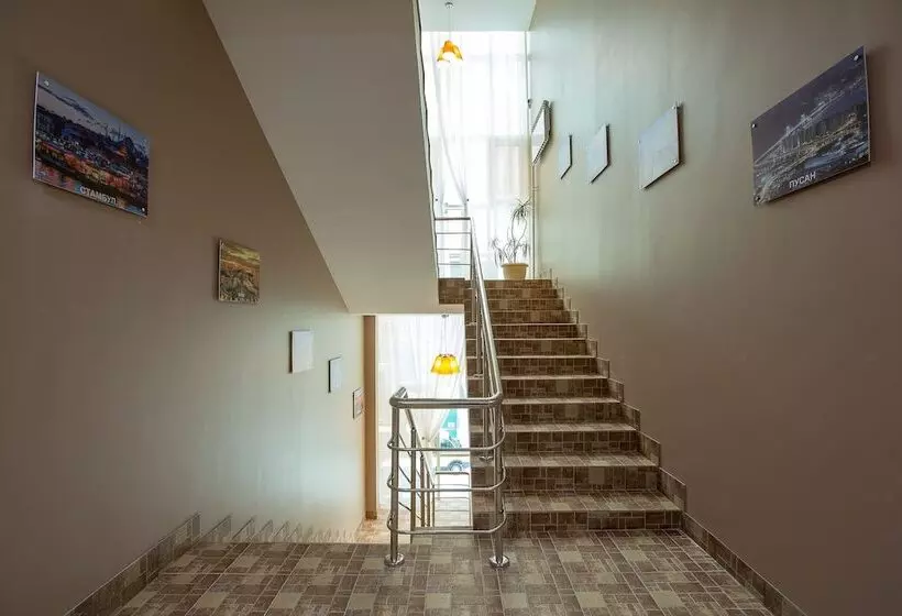 هتل Maxx Inn