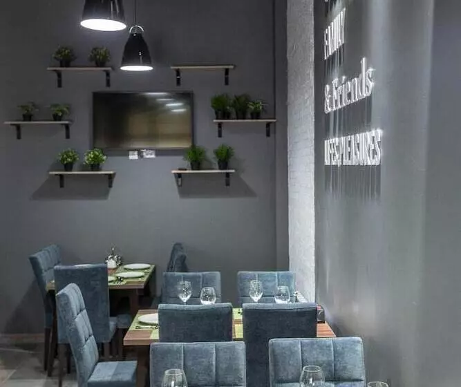 هتل Maxx Inn