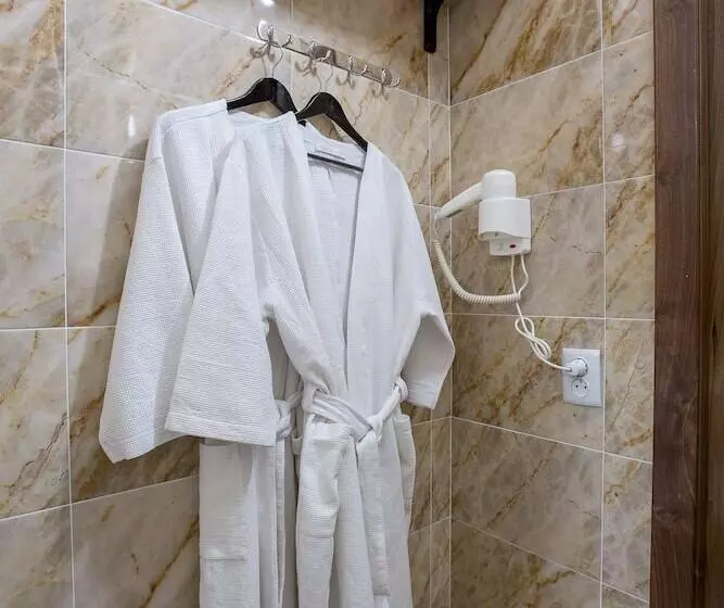 هتل Maxx Inn
