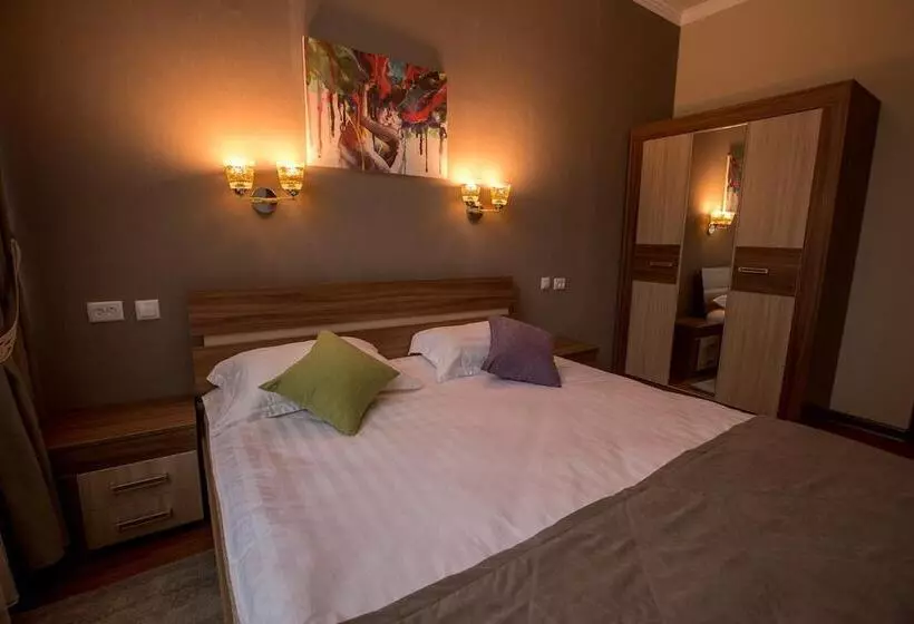هتل Maxx Inn