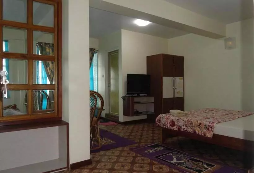 ベッドアンドブレックファースト Little Singamari Home Stay