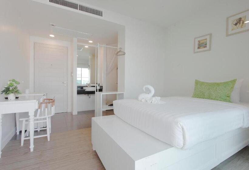 Отель Chada@nakhon