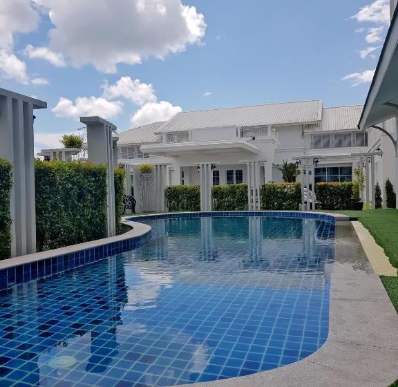 Отель Chada@nakhon