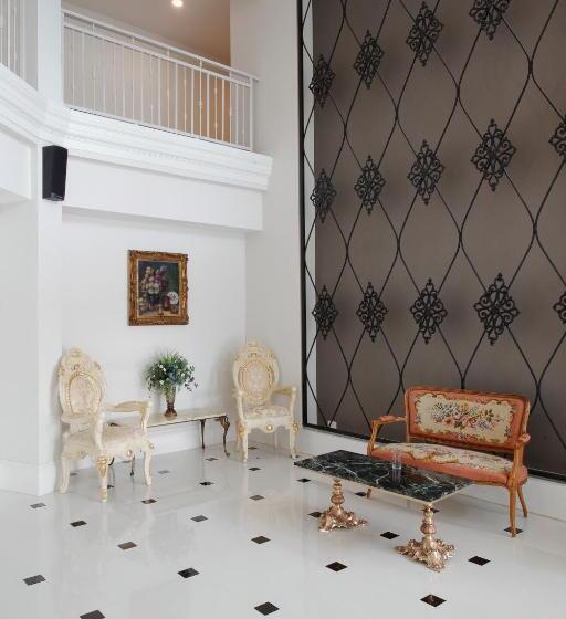 Отель Chada@nakhon